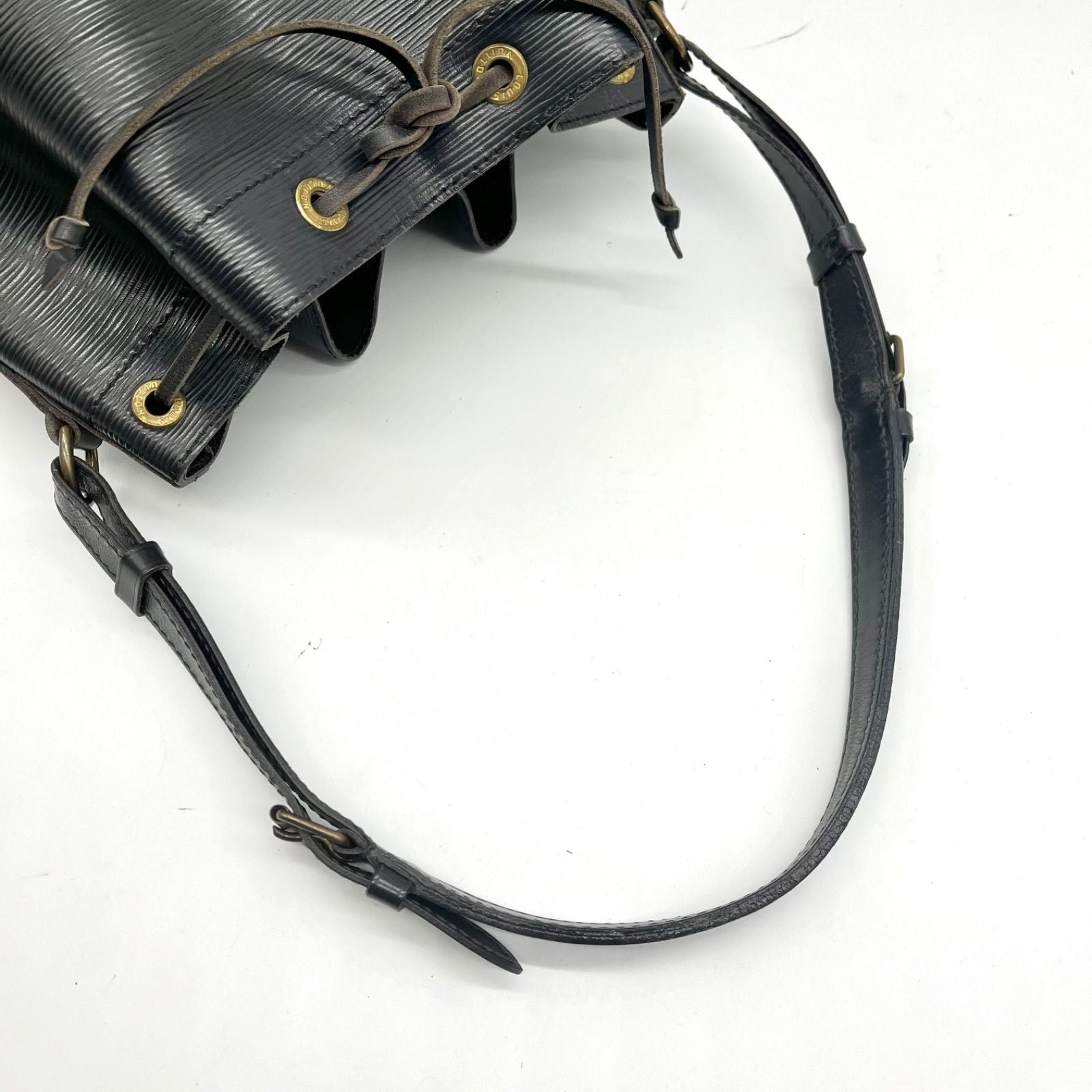 Louis Vuitton Grand Noe Épi Black