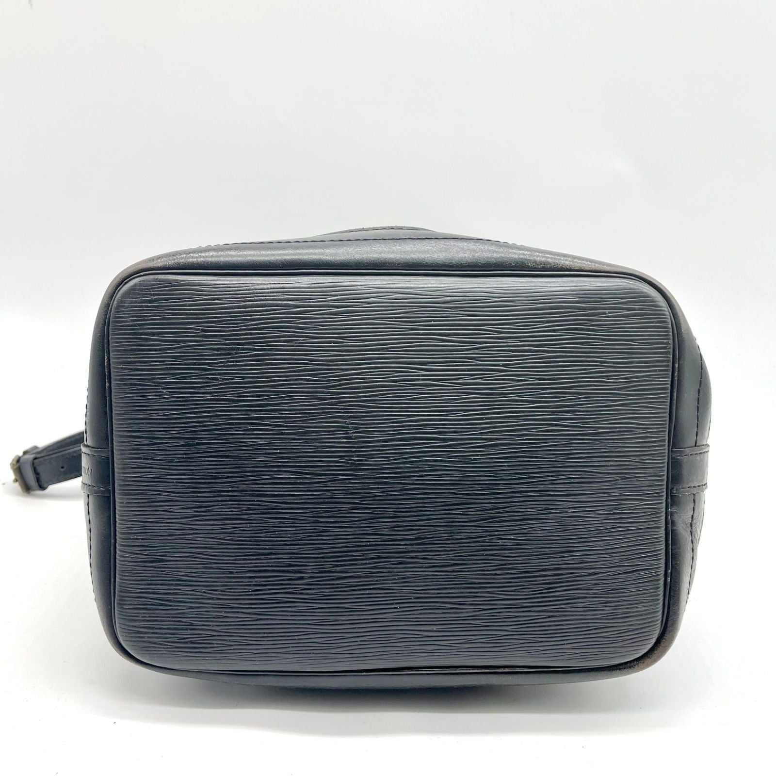 Louis Vuitton Grand Noe Épi Black