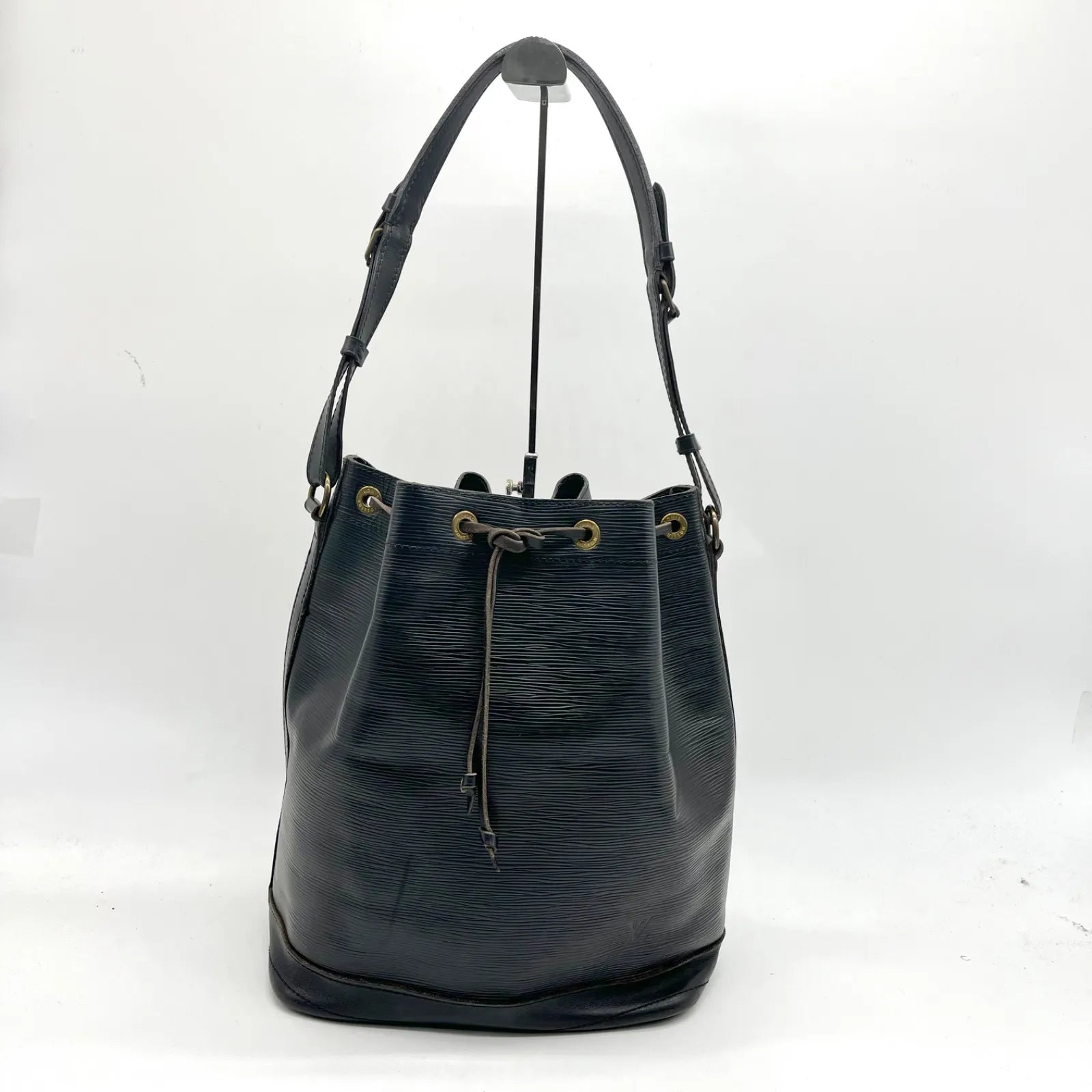 Louis Vuitton Grand Noe Épi Black