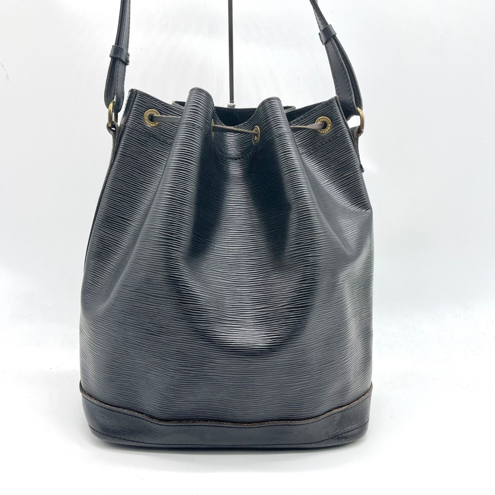Louis Vuitton Grand Noe Épi Black